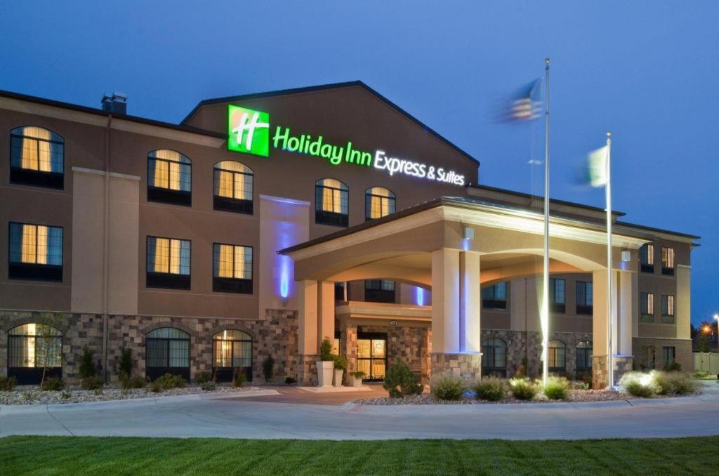 Holiday Inn Express Hotel & Suites Grand Island By Ihg Exterior photo
