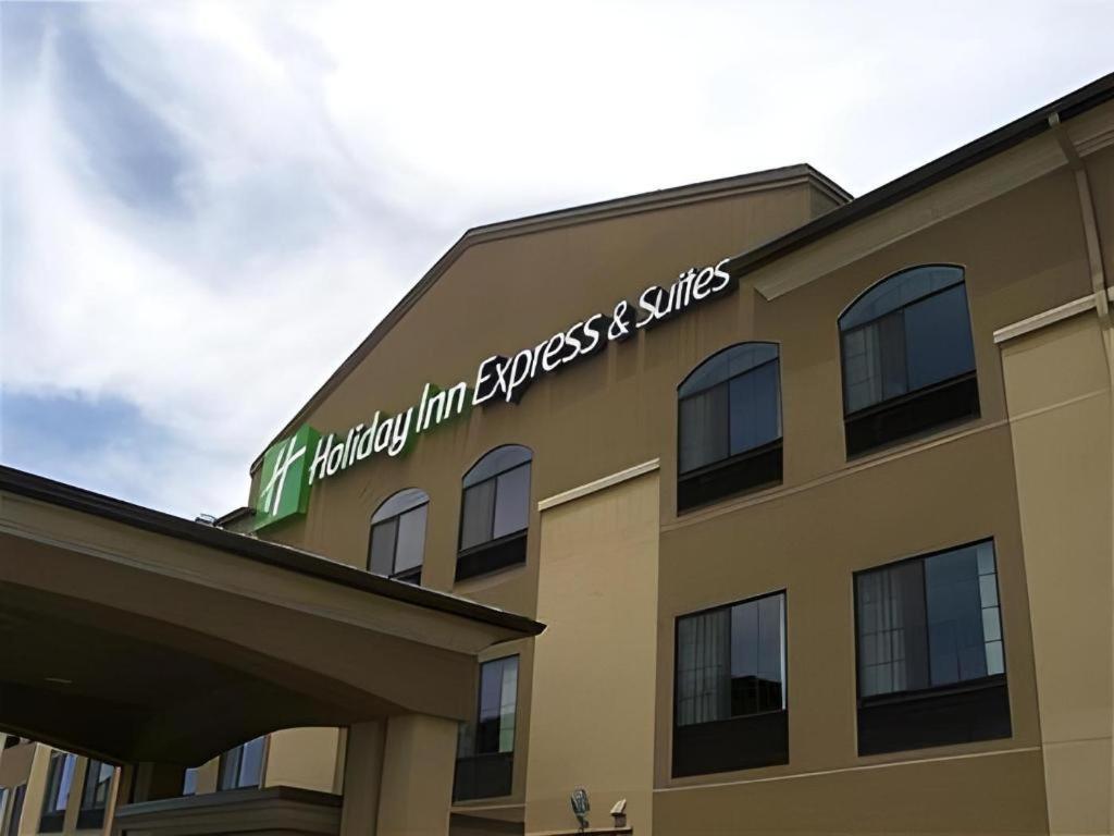 Holiday Inn Express Hotel & Suites Grand Island By Ihg Exterior photo