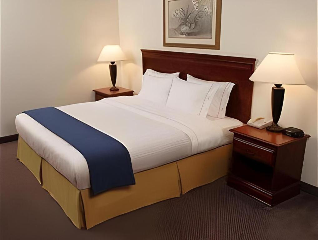 Holiday Inn Express Hotel & Suites Grand Island By Ihg Exterior photo