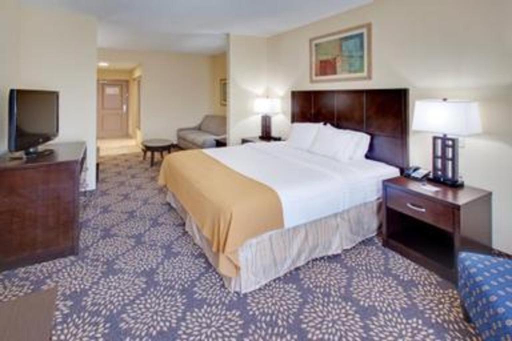 Holiday Inn Express Hotel & Suites Grand Island By Ihg Exterior photo