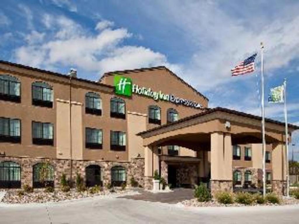 Holiday Inn Express Hotel & Suites Grand Island By Ihg Exterior photo