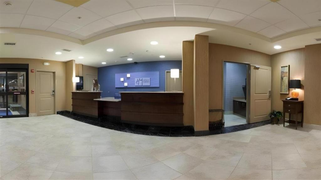 Holiday Inn Express Hotel & Suites Grand Island By Ihg Exterior photo
